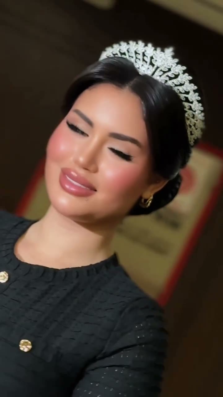 Glam portrait with a tiara